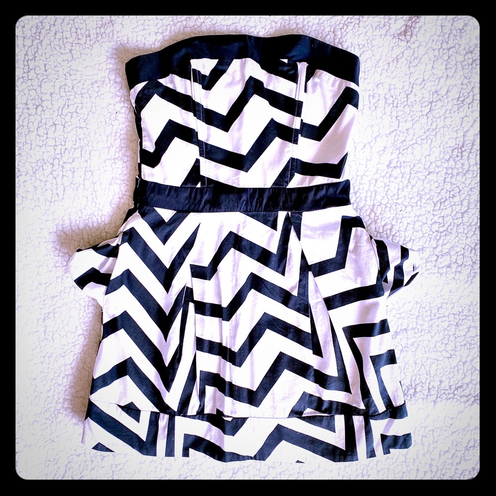Black/white dress